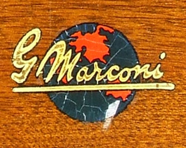 Vaizdas:Marconi logo ant radijo imtuvo.jpg